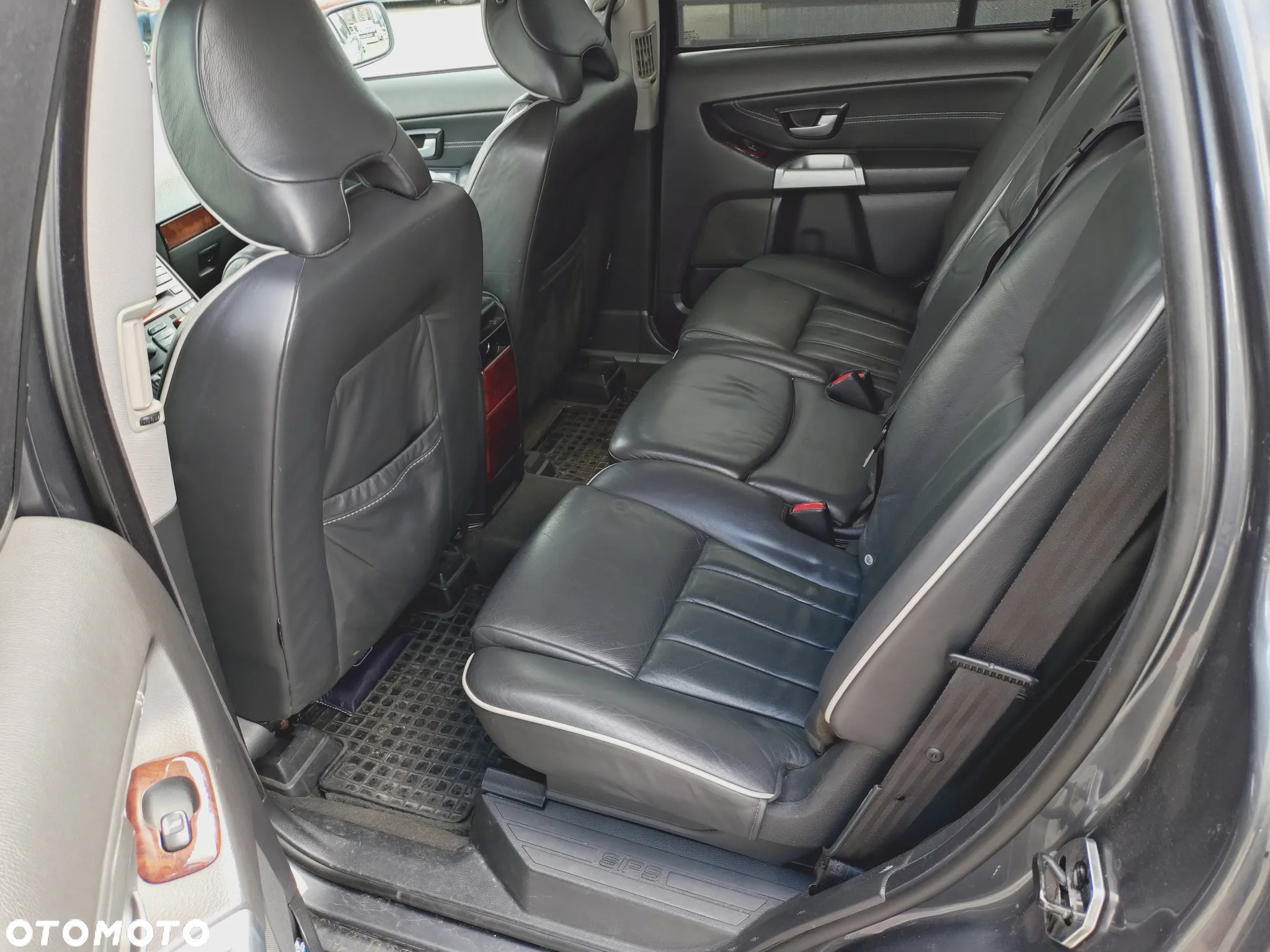 Volvo XC 90 - 9