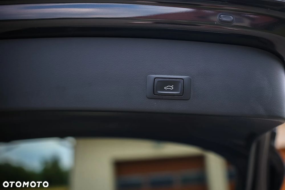 Audi A6 Avant 2.0 TDI Ultra S tronic - 32