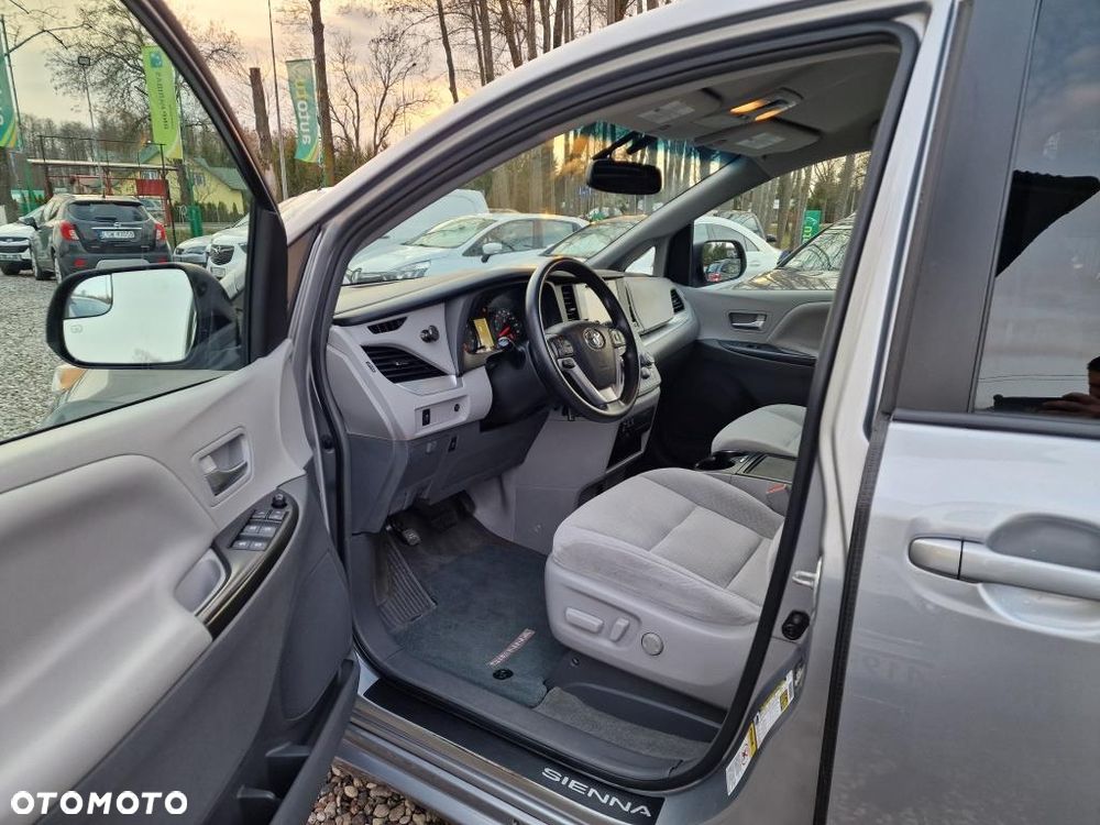 Toyota Sienna - 7