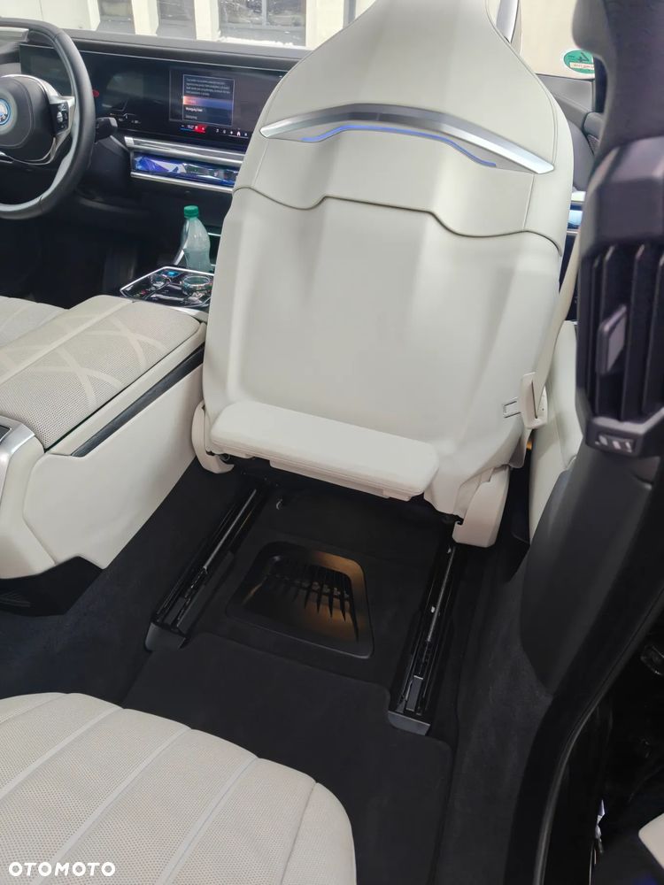 BMW i7 xDrive60 - 21