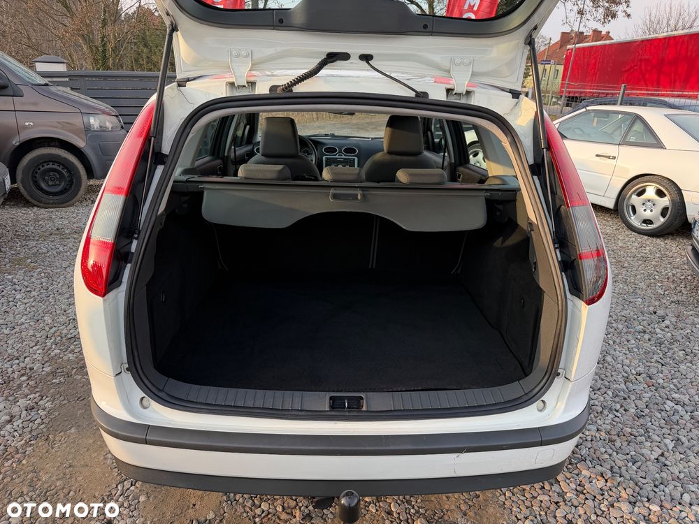 Ford Focus 1.4 Ambiente - 26