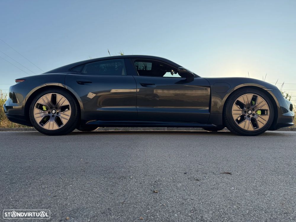 Porsche Taycan Standard - 11