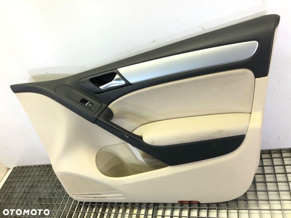 BOCZEK DRZWI PRAWY PRZÓD - 85.00 PLN - VW GOLF VI (5K1) 2008 - 2014 1.4 TSI 90 kW [122 KM] benzyna - 2