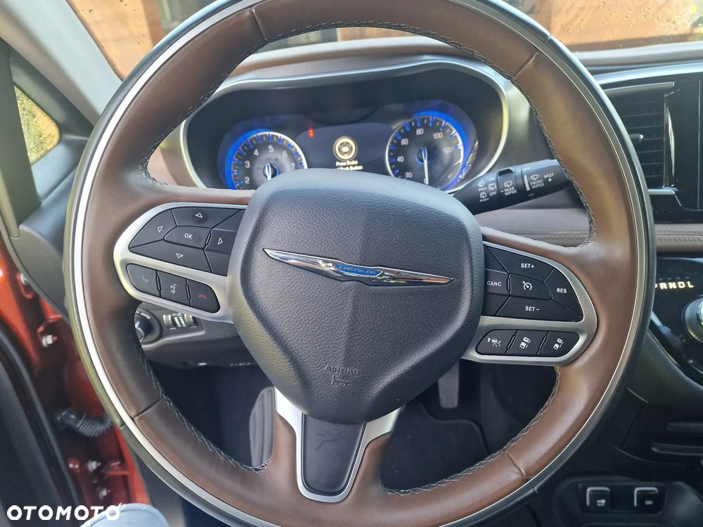 Chrysler Pacifica - 16