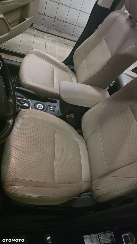 Mitsubishi Outlander 3.0 V6 XLS - 15