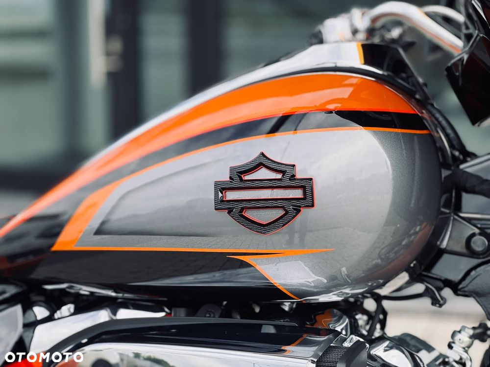 Harley-Davidson CVO Street Glide - 8