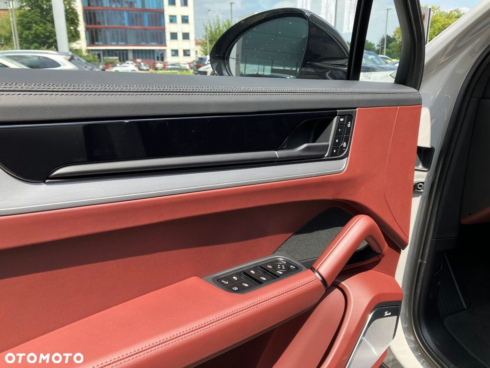 Porsche Cayenne - 23