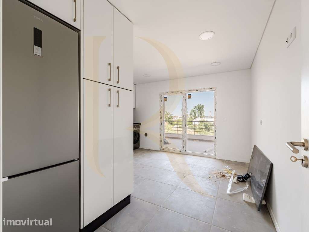 Apartamento T4 duplex com elevador, parqueamento e terraço em condo... - Grande imagem: 5/21