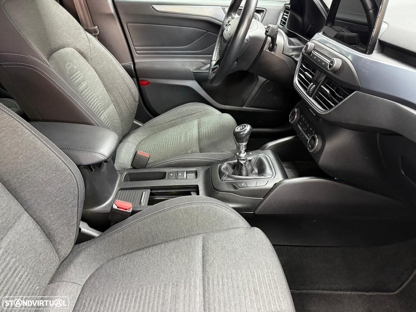 Ford Focus 1.0 EcoBoost Titanium - 35