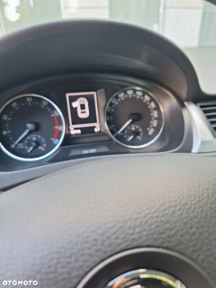 Skoda RAPID 1.2 TSI Ambition - 2