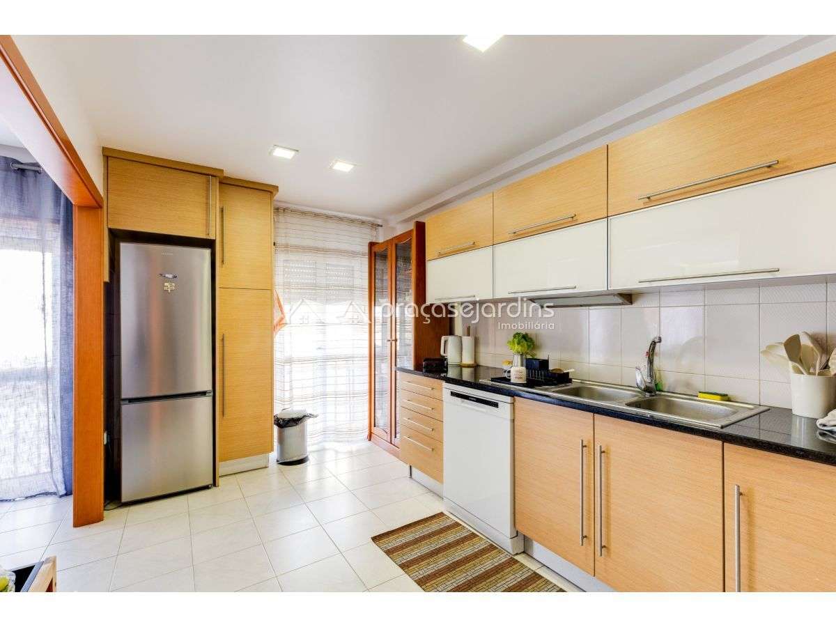 Espaçoso apartamento T3 mobilado e equipado - Grande imagem: 3/31