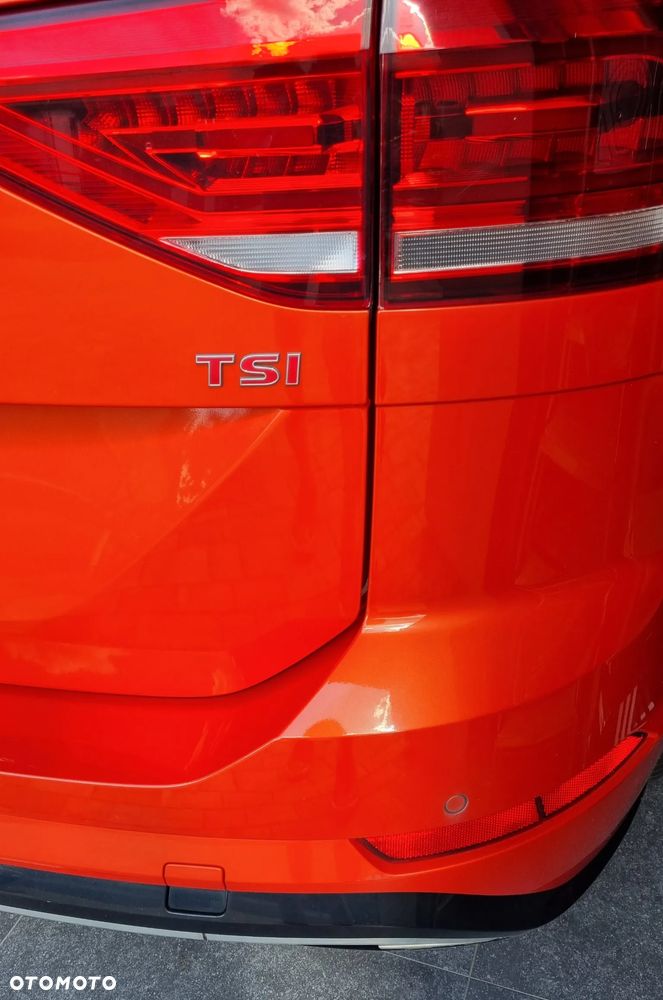 Volkswagen Touran - 12