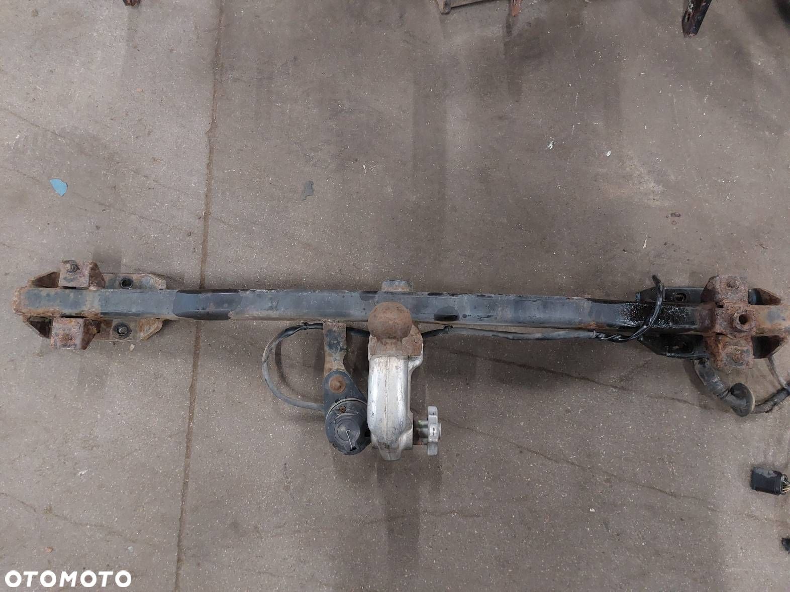 HAK HOLOWNICZY + TABLICZKA + WIĄZKA BMW E61 6758699 6758700 - 1