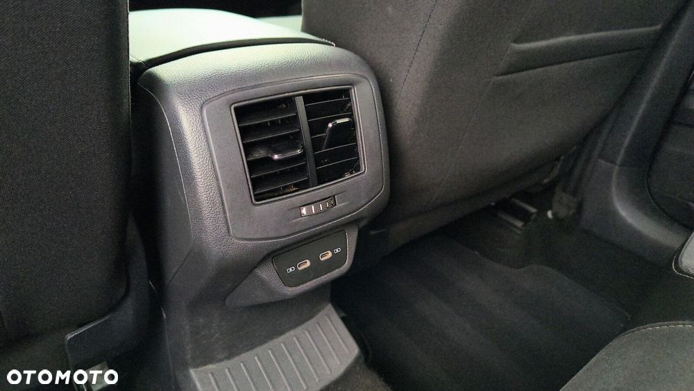 Volkswagen T-Roc - 32