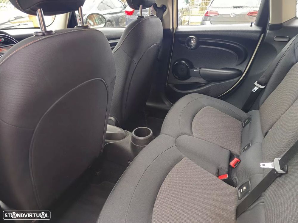 MINI 5 Portas Cooper D Auto - 10