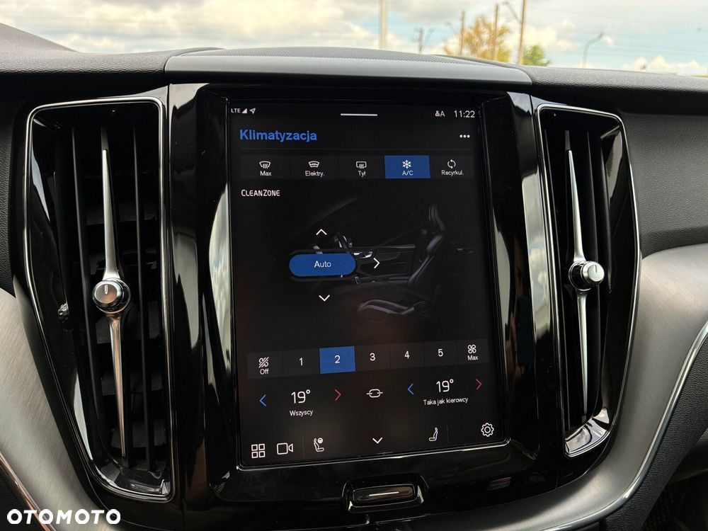 Volvo XC 60 B4 B Momentum - 22