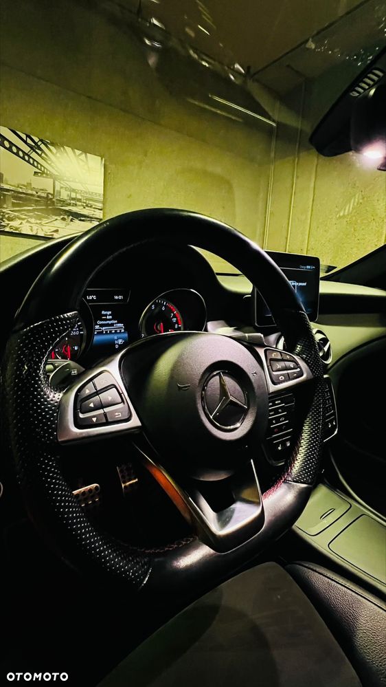 Mercedes-Benz GLA 250 4-Matic AMG Line - 16