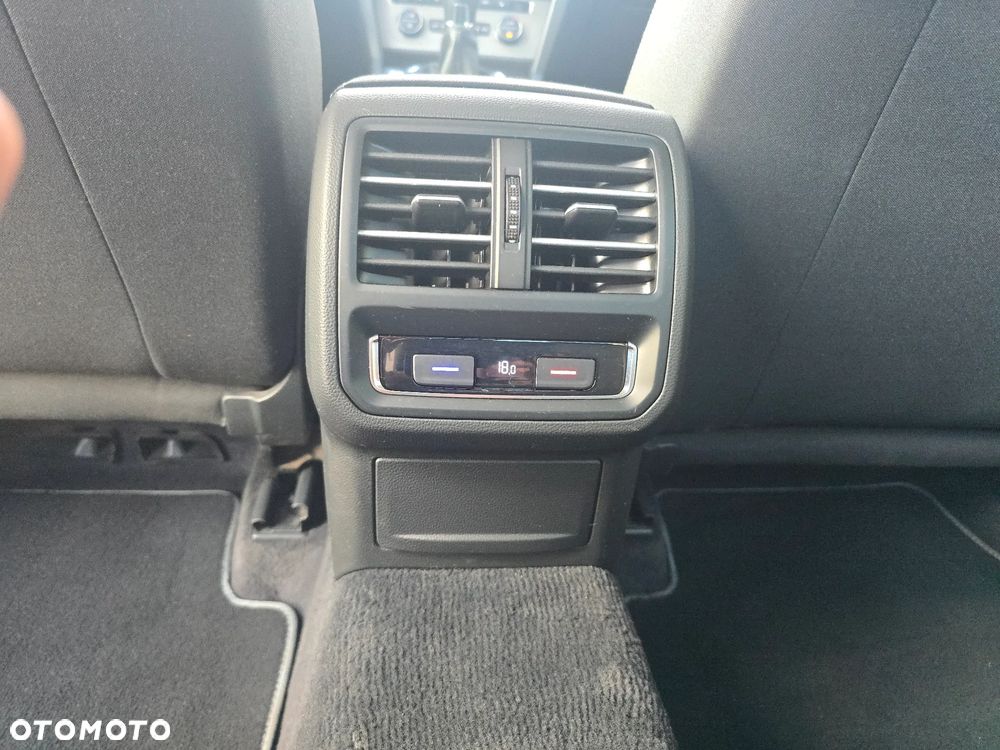 Volkswagen Passat - 9
