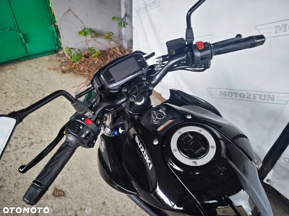 Suzuki GSX - 13