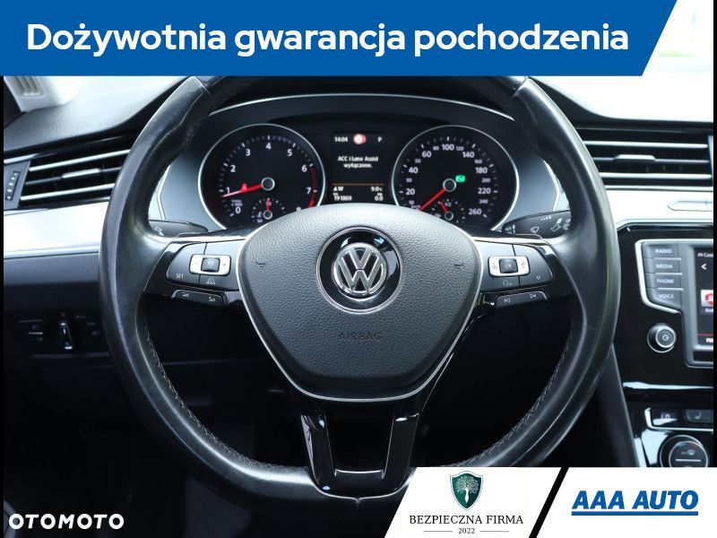 Volkswagen Passat - 22