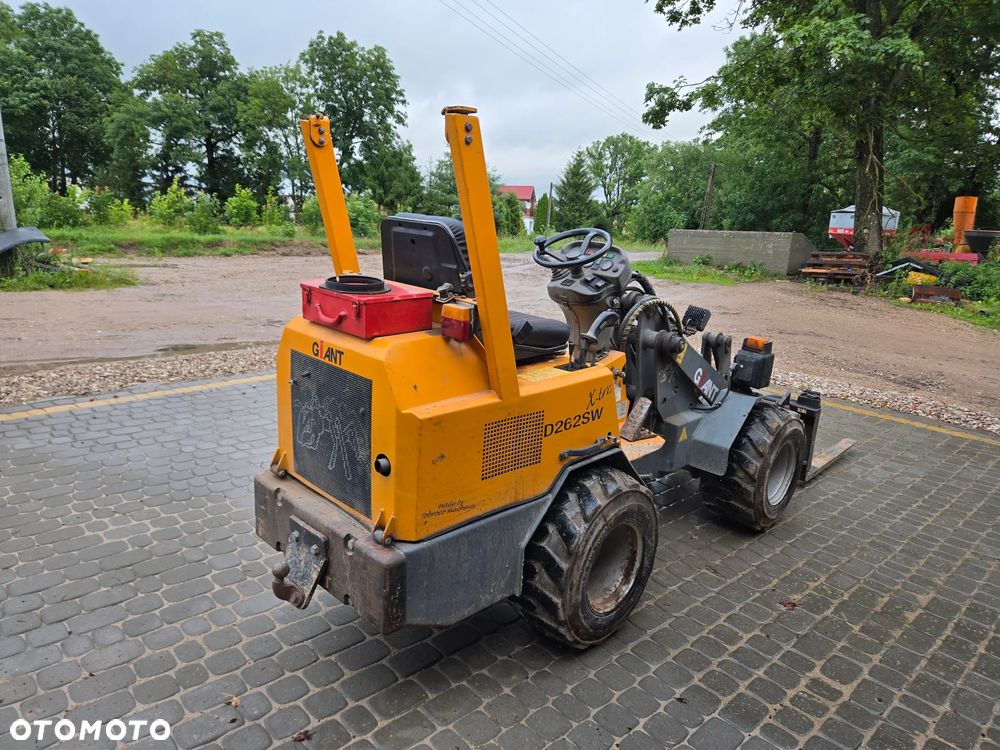 Giant D-262 X-tra Mini ładowarka przegubowa - 3
