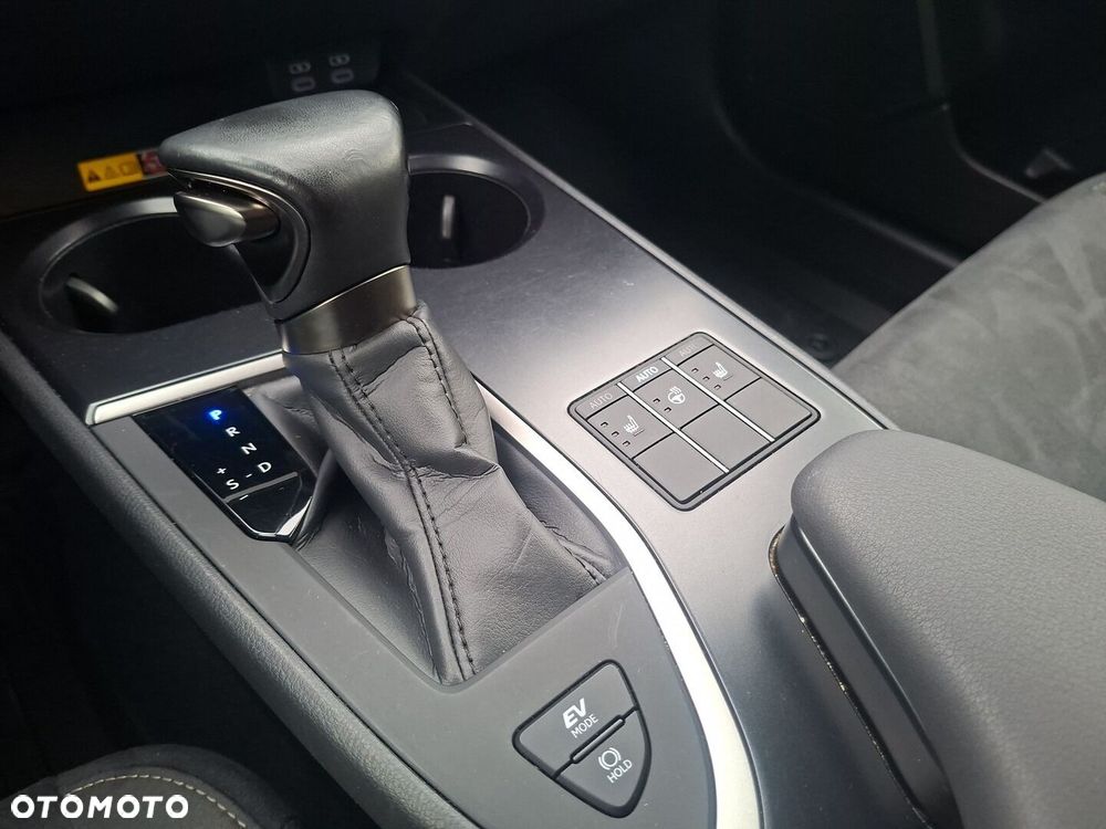 Lexus UX 250h GPF Business 2WD - 26