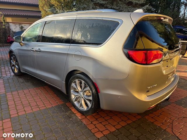 Chrysler Pacifica - 11