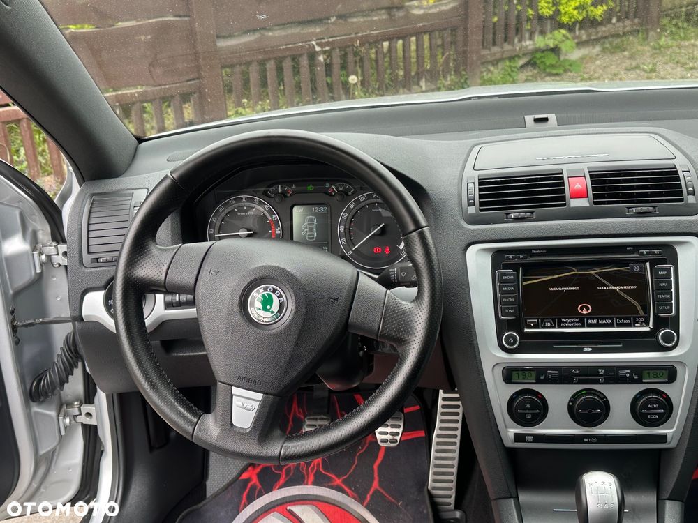 Skoda Octavia 2.0 TDI CR DPF RS - 24