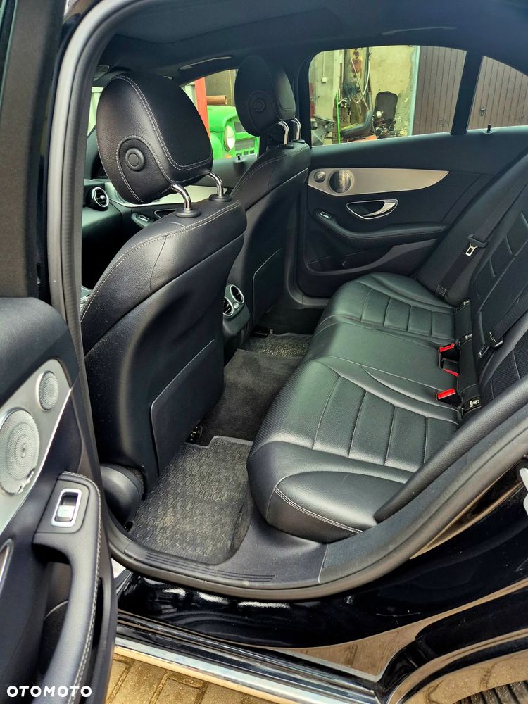 Mercedes-Benz Klasa C 300 9G-TRONIC - 14
