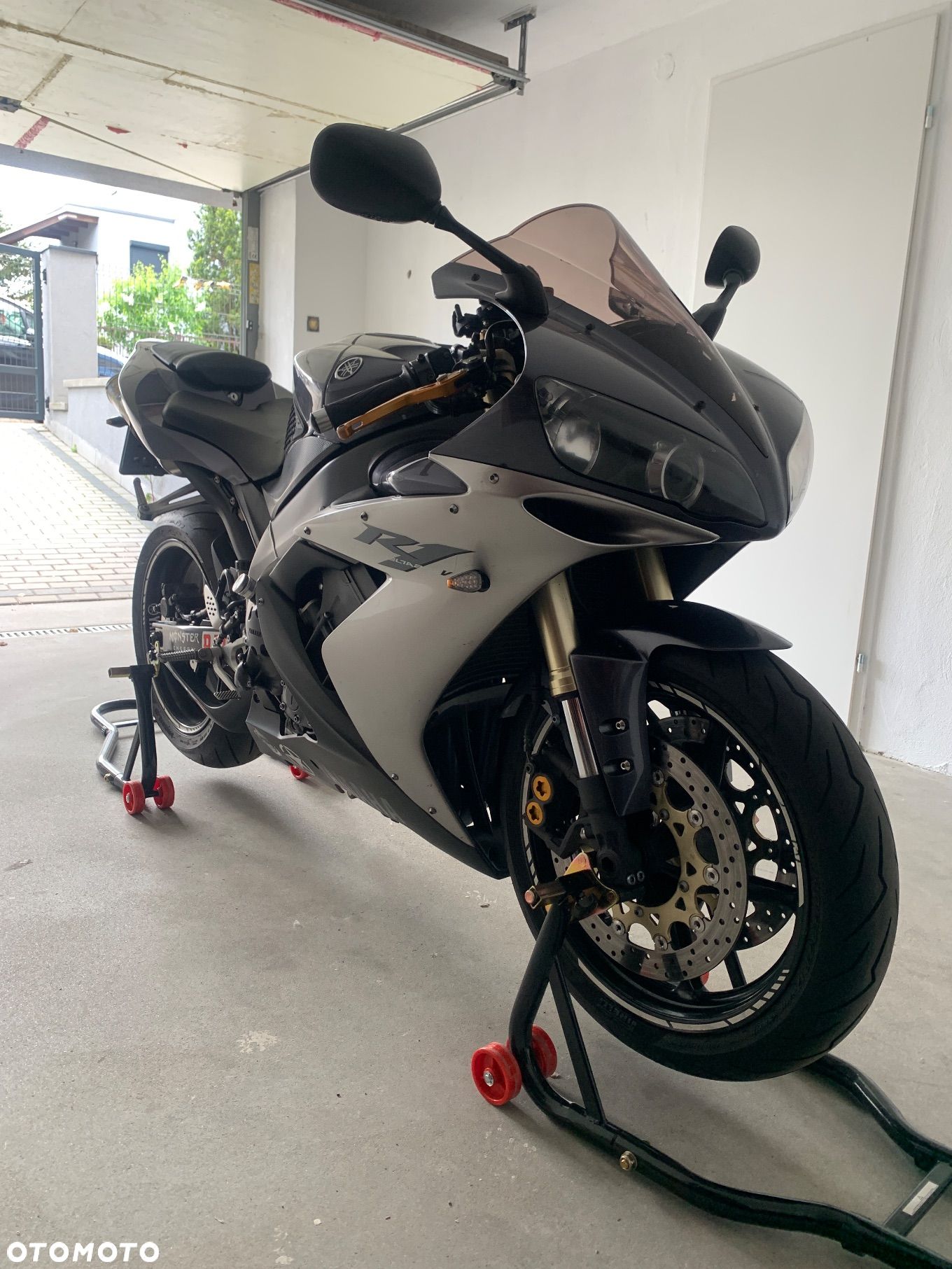 Yamaha R1 - 1