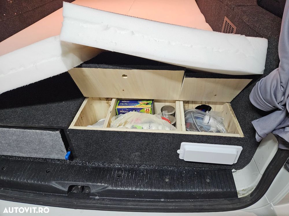 Volkswagen Caravelle - 17