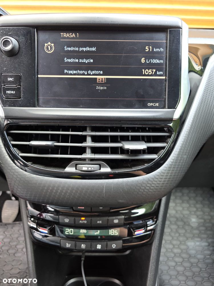 Peugeot 2008 1.2 Pure Tech Style EU6 - 16