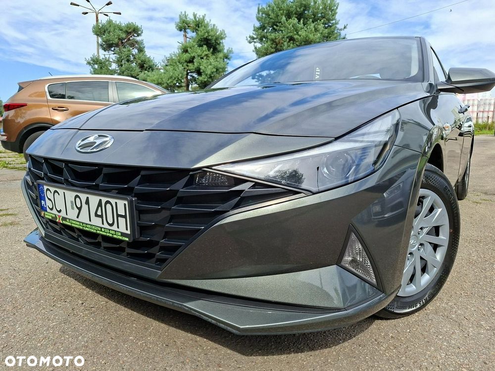 Hyundai Elantra - 2
