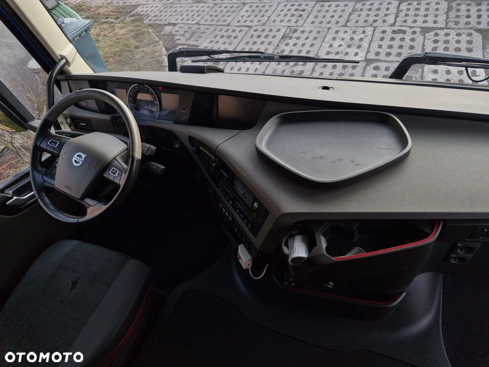 Volvo FH GLOBETROTTER - 25