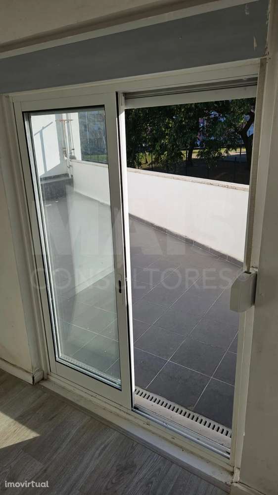 Prédio em Camarate - Grande imagem: 4/31