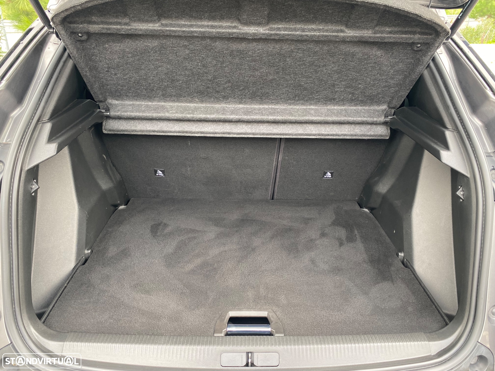 Peugeot 2008 1.2 PureTech Allure Pack - 28