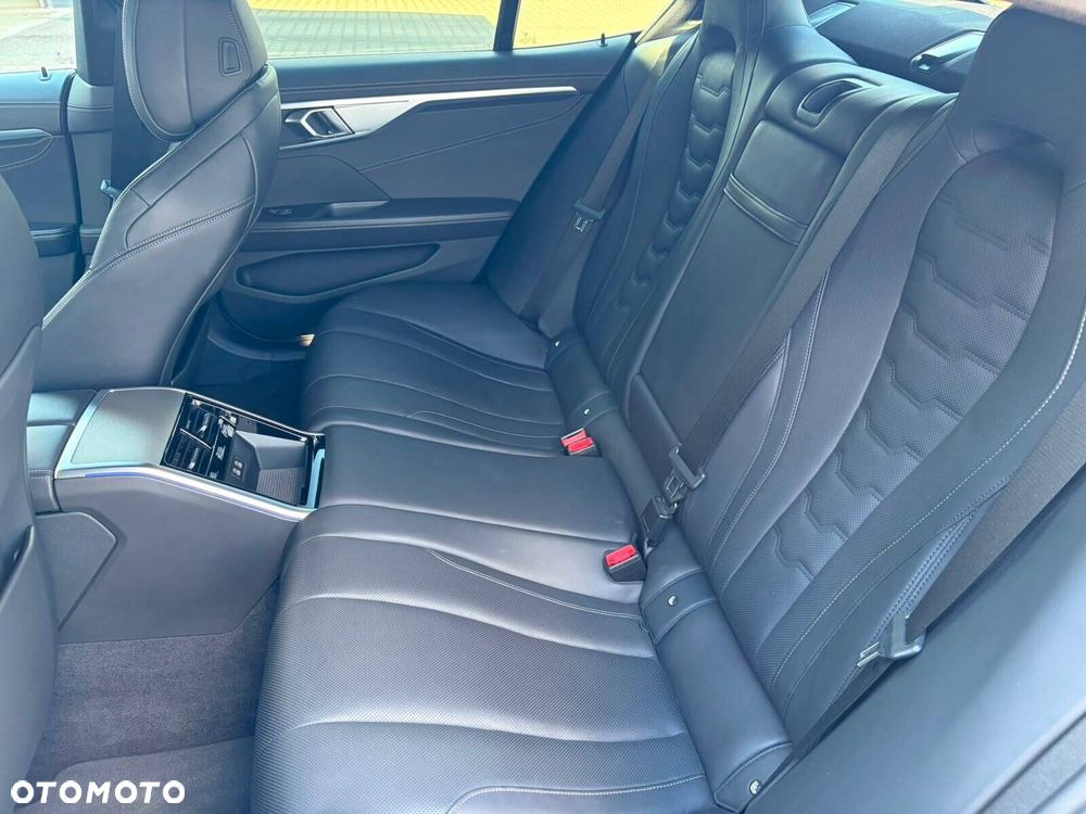 BMW Seria 8 M850i xDrive - 15