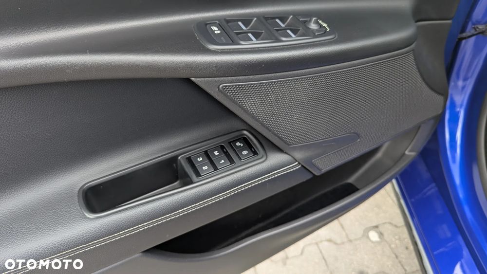 Jaguar XE S - 13