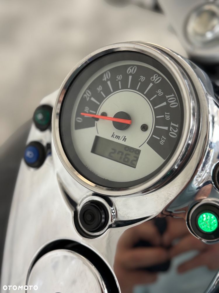 Suzuki Intruder - 7