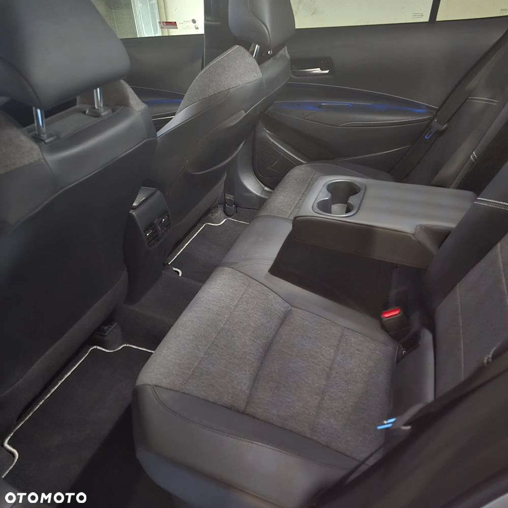 Toyota Corolla 1.8 Hybrid Style - 17