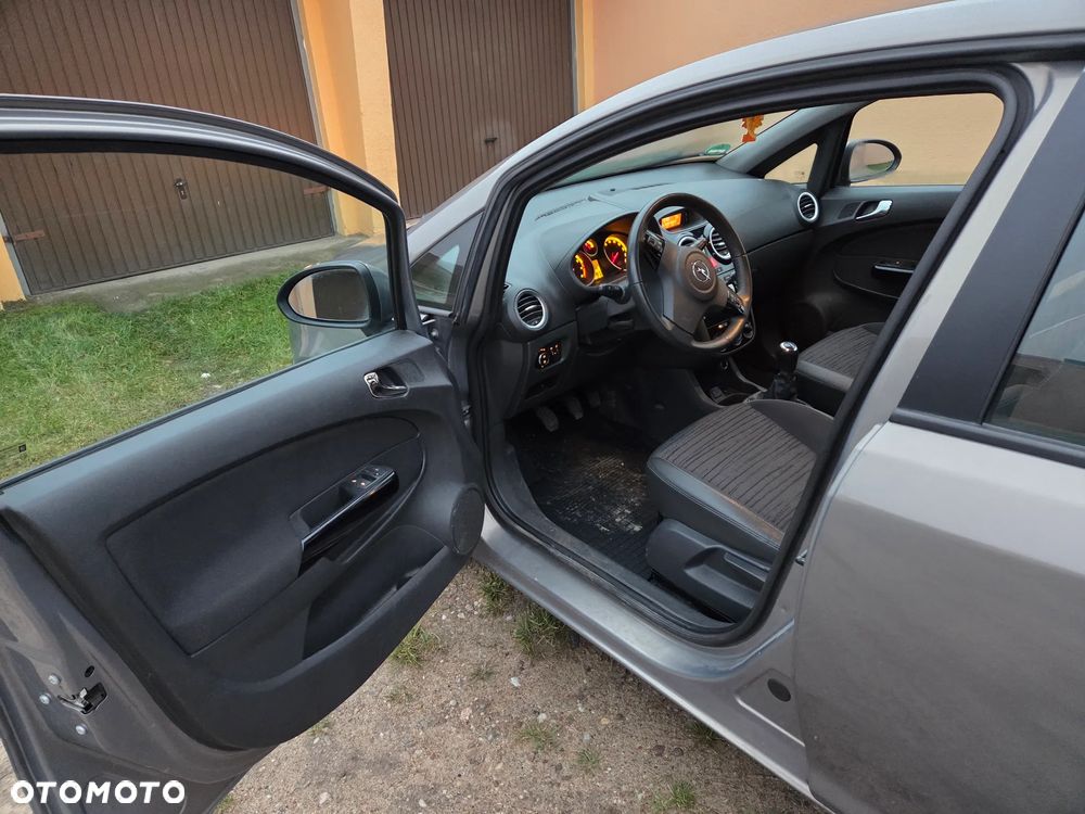 Opel Corsa 1.2 16V Cosmo - 5