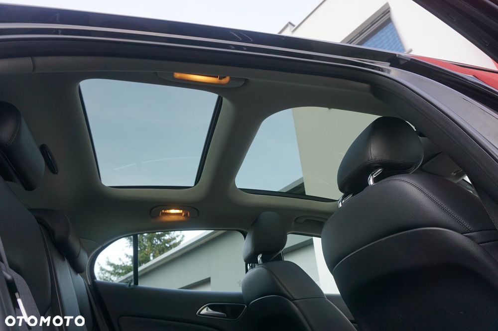 Mercedes-Benz GLA 200 7G-DCT Urban - 16