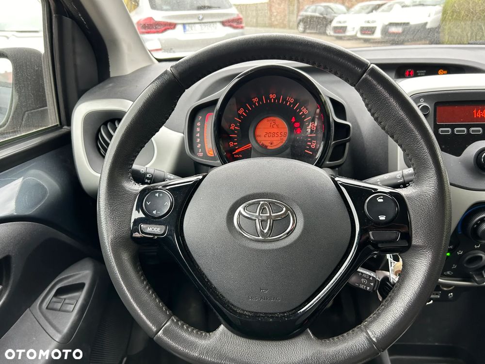 Toyota Aygo x-play - 11
