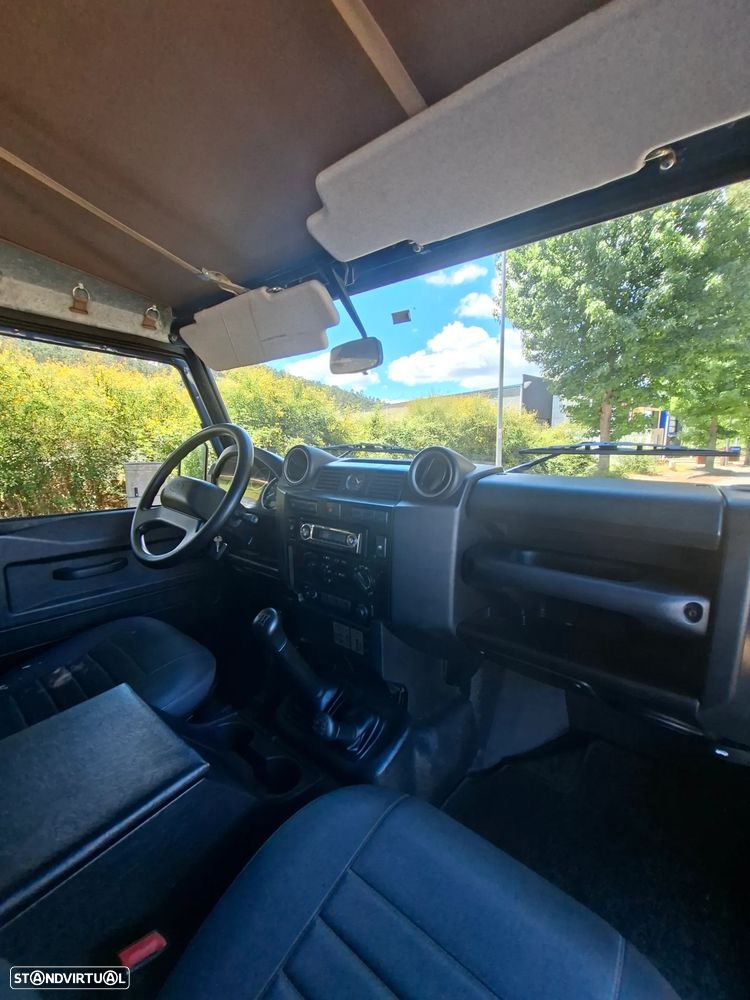 Land Rover Defender 90 2.2 CRD E - 23