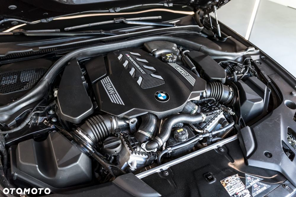 BMW Seria 5 M550i xDrive sport - 14