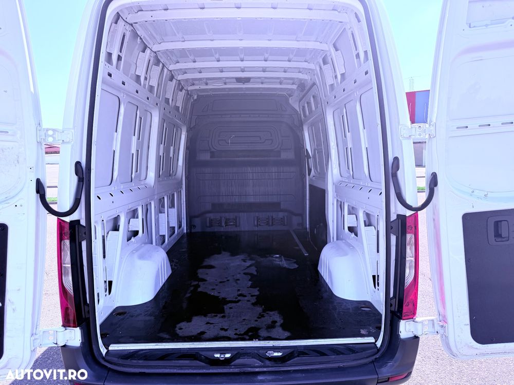 Mercedes-Benz Sprinter - 28