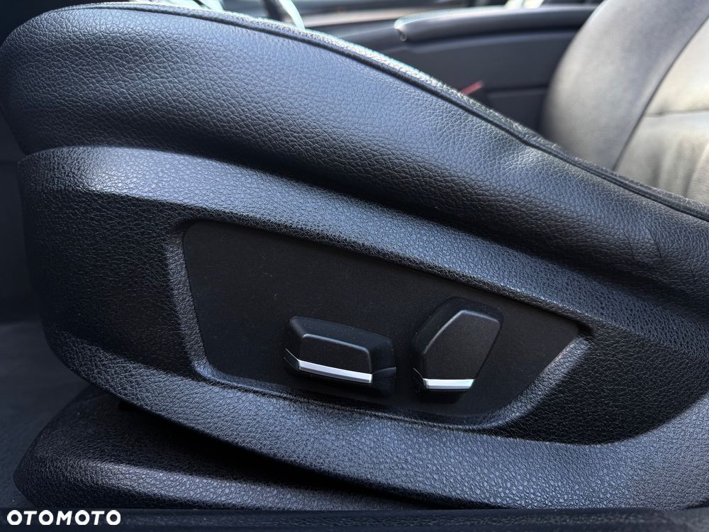 BMW Seria 5 520d - 29