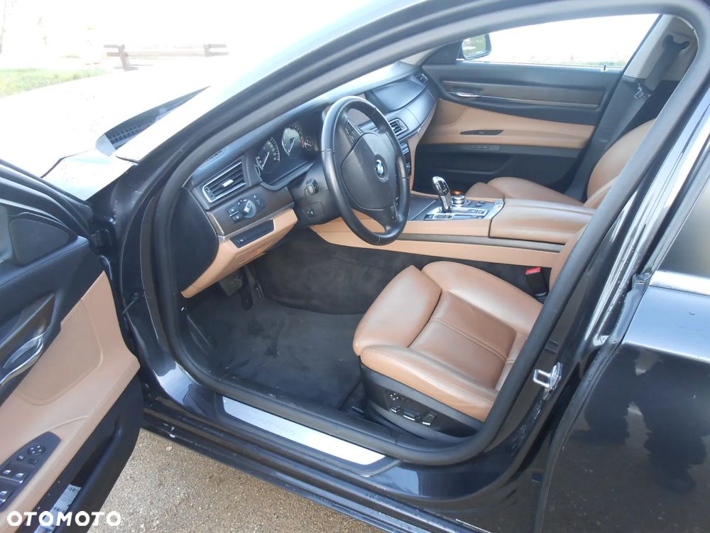 BMW Seria 7 750Li Edition Exclusive - 8