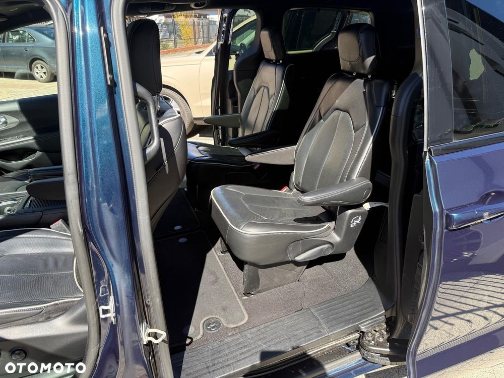 Chrysler Pacifica - 27