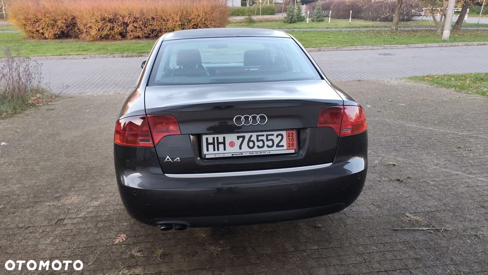 Audi A4 Limousine - 16